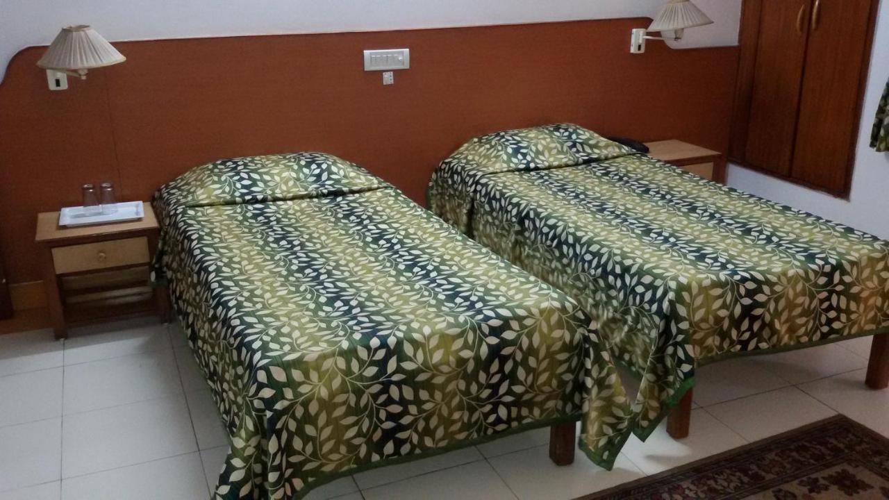 בהופאל Hotel Tapti Saral מראה חיצוני תמונה