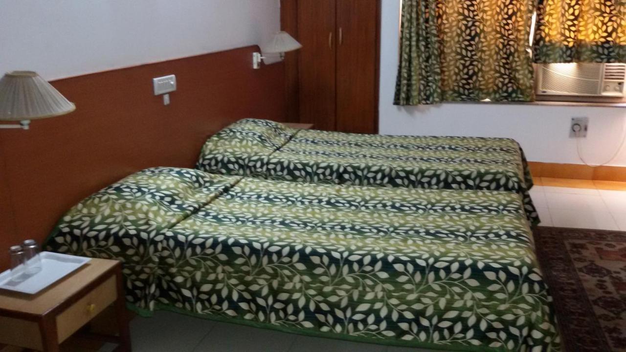 בהופאל Hotel Tapti Saral מראה חיצוני תמונה